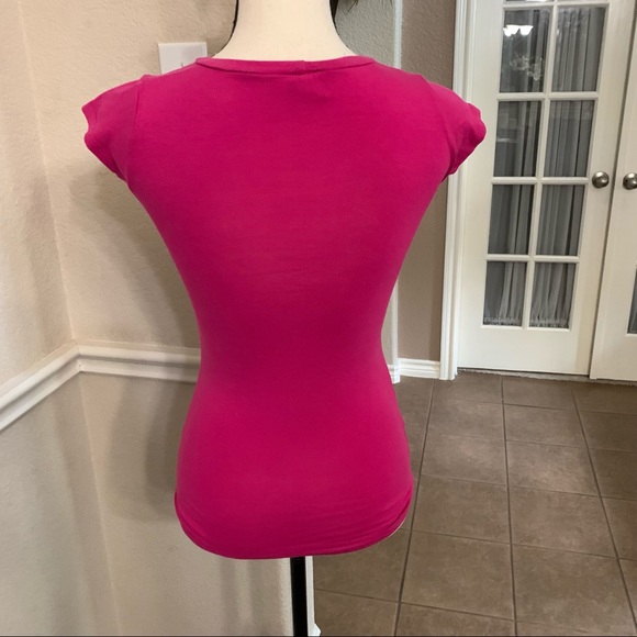 Hot Pink t-shirt with Freedom on front - Picture 4 of 13